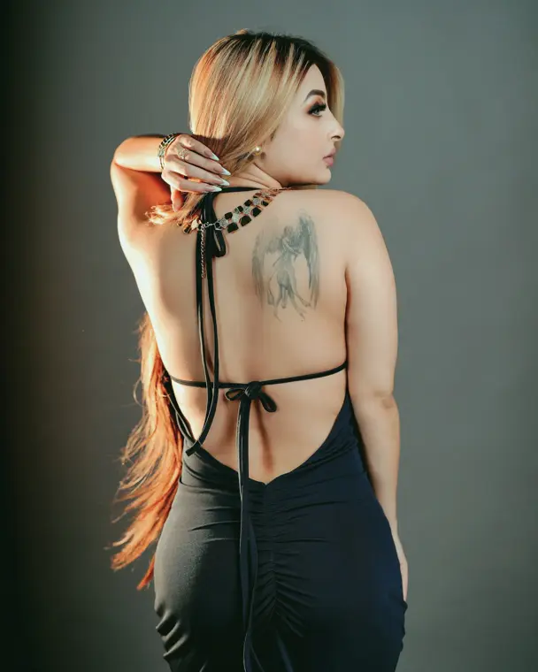 Kanat — Fine Line dövme, Sırt
